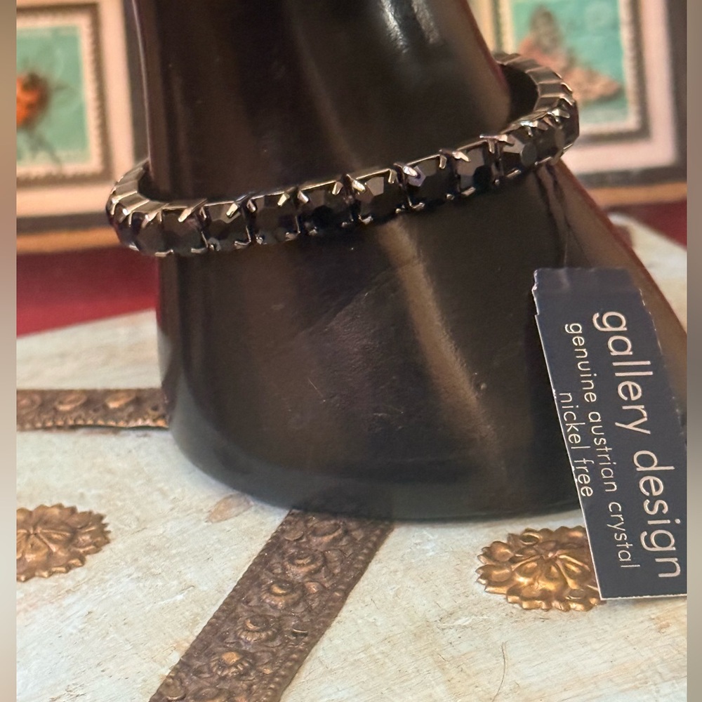 NWT Gallery Design Genuine Black Austrian Crystal Stretch Bracelet